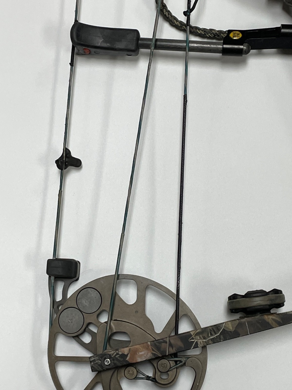 Matthews Switchback RH Compound Bow w/ Spot Hogg Sight - 70#, 35.5" Cable Length