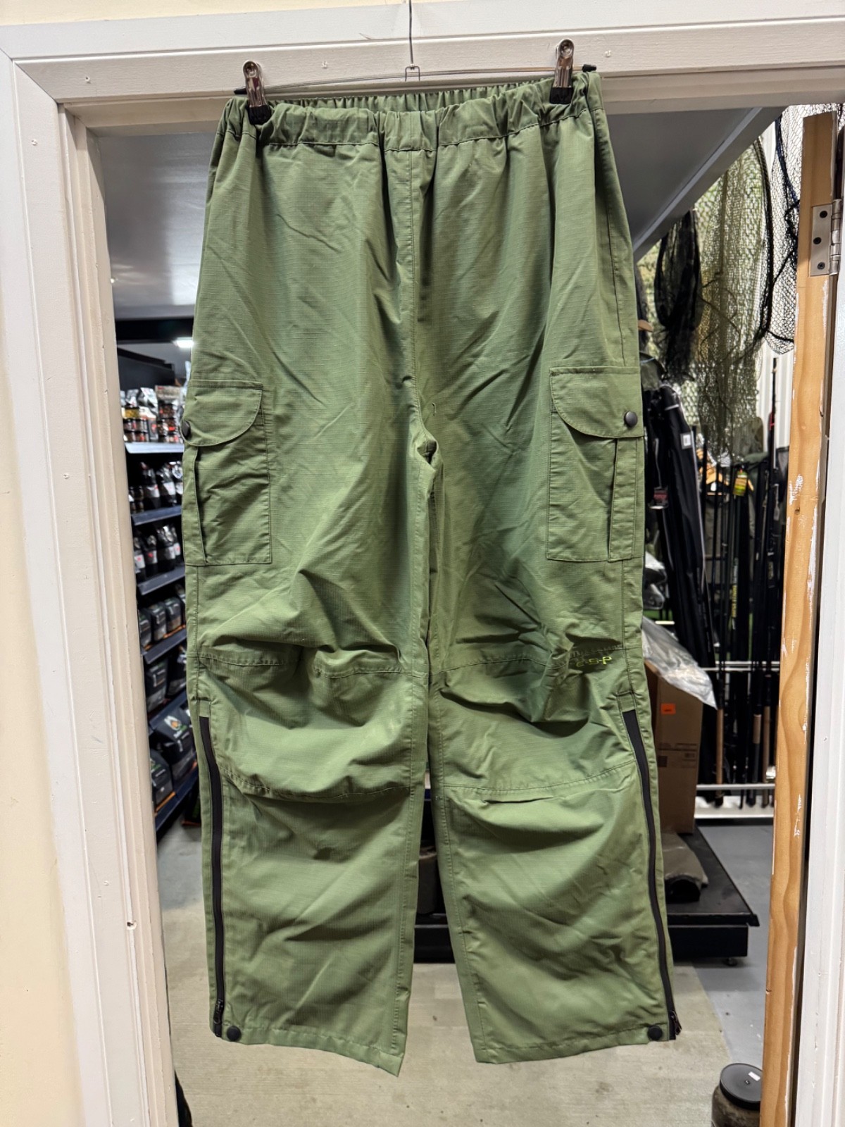 CARP COARSE FISHING CLOTHING - ESP GREEN WATERPROOF TROUSERS - SIZE LARGE