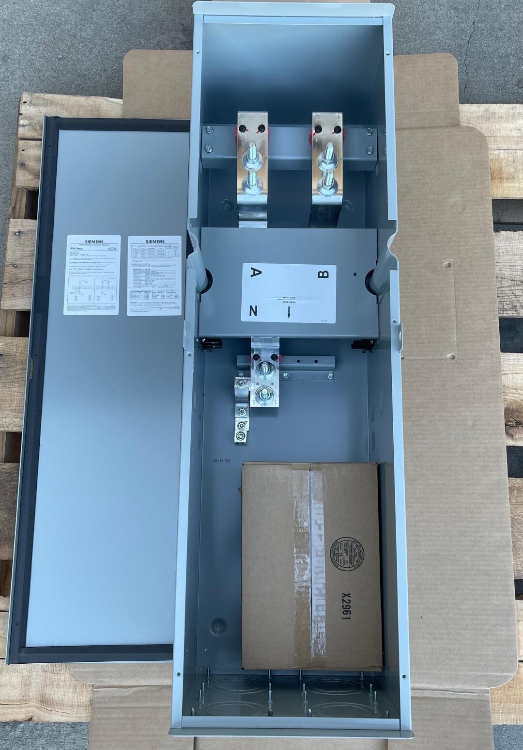 NEW SIEMENS METER STACK wtb1400CU 400amp 240V TAP BOX