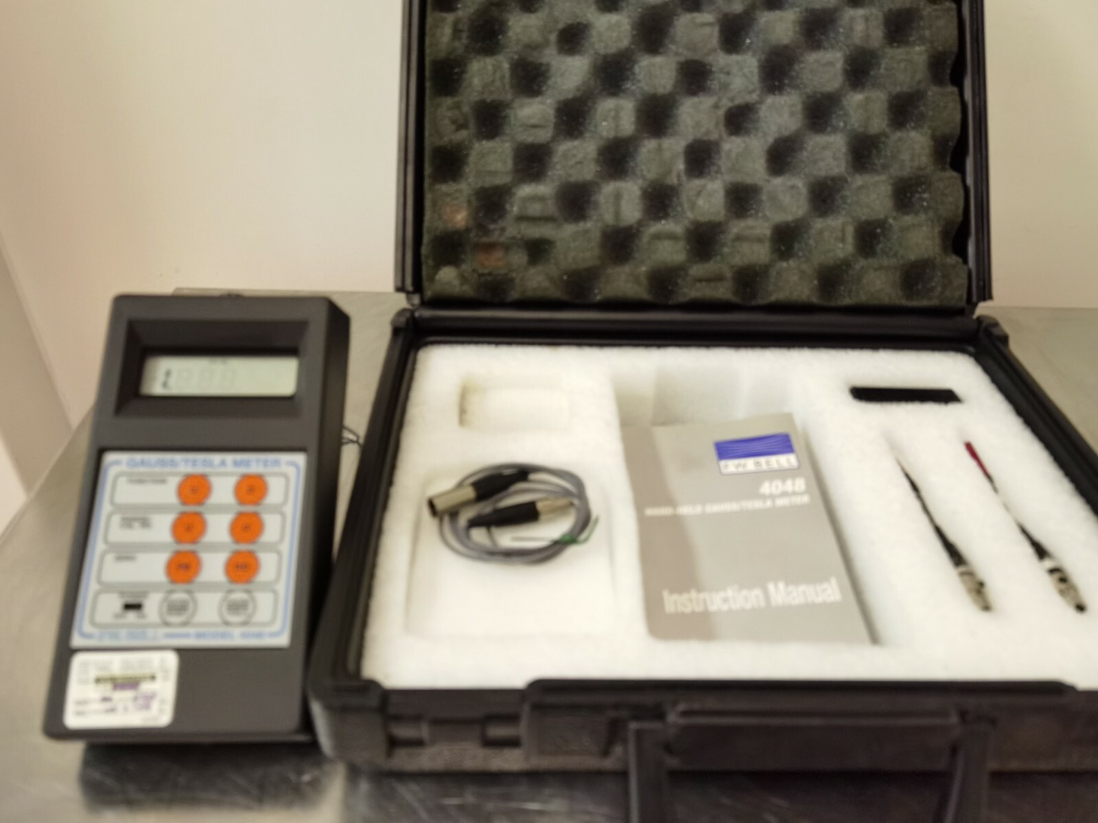 Hand Held Gauss/Tesla Meter. Model 4048 (EW Bell)
