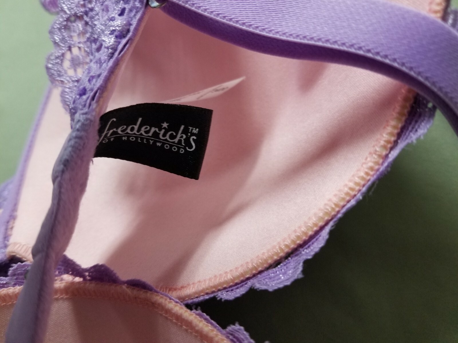 New Fredericks Of Hollywood 34DD Convertible Push Up Bra. Retail 38.50