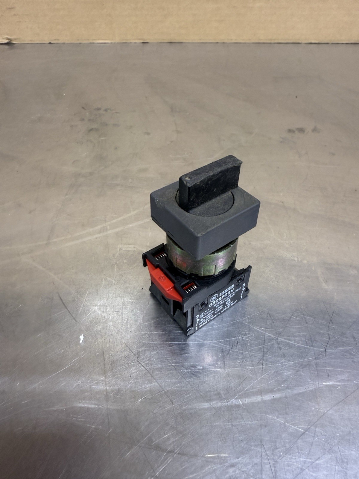 GE 3 Position Selector Switch With 080BF02V Contact Block