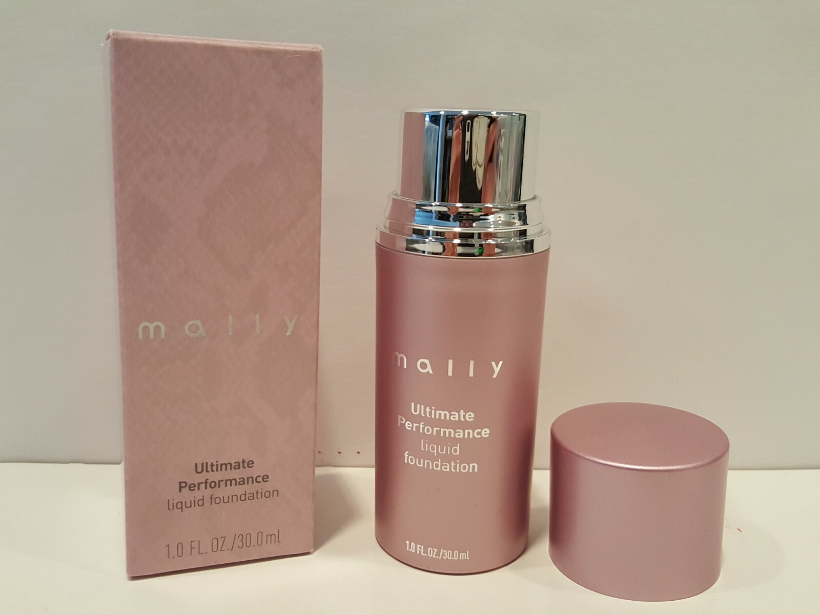 Mally- Ultimate Performance - Liquid Foundation - Medium - 1 Fl Oz - NIB