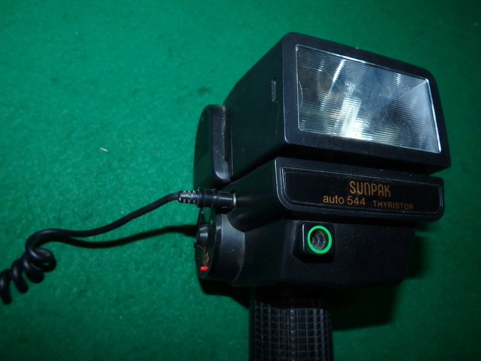 SUNPAK Auto 544 Thyristor Handle Flash+35mm Camera Bracket & PC Sync Cord Tested