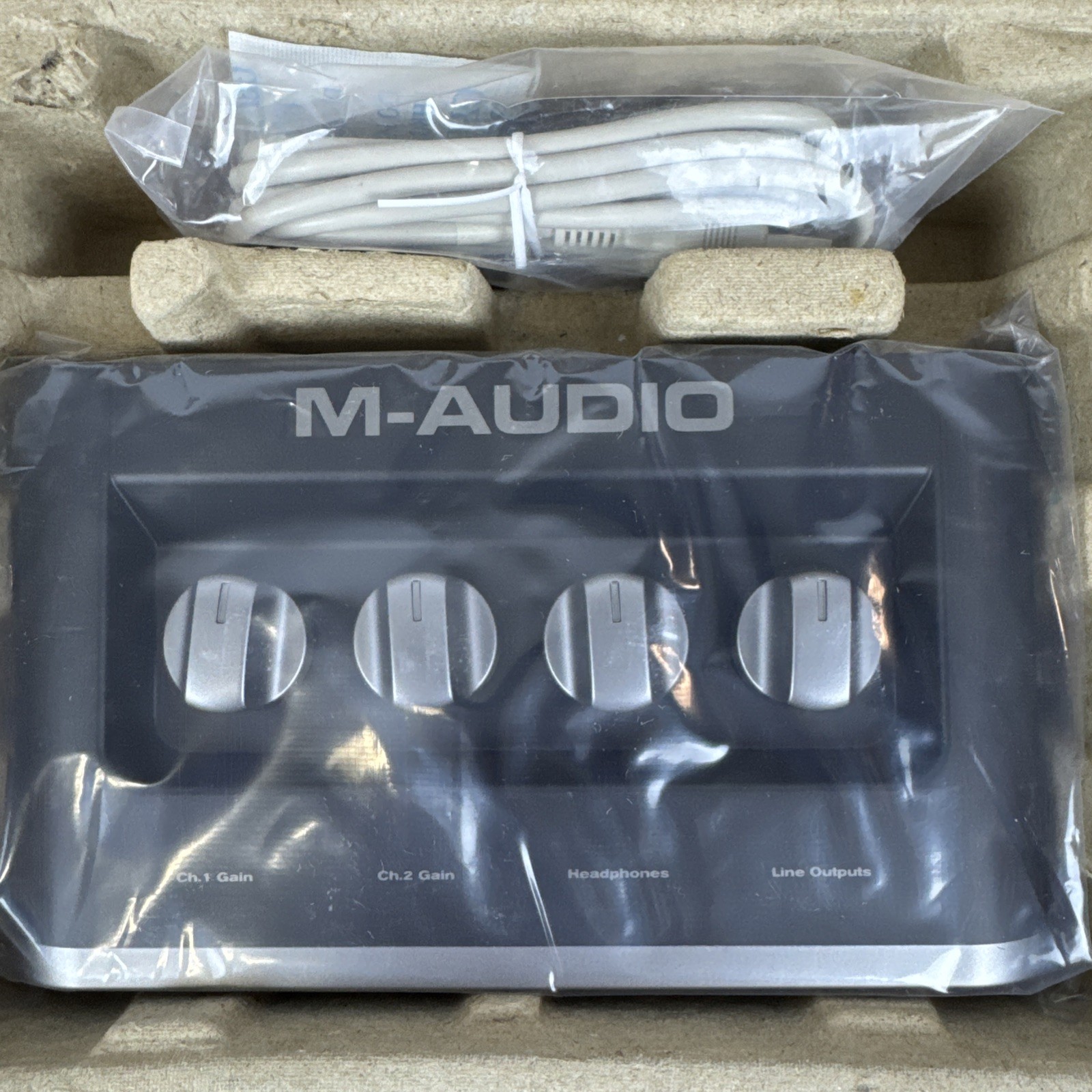 M-Audio MobilePre USB Audio Interface 2x2 XLR/TRS Combo Inputs 48v Pro Tools SE