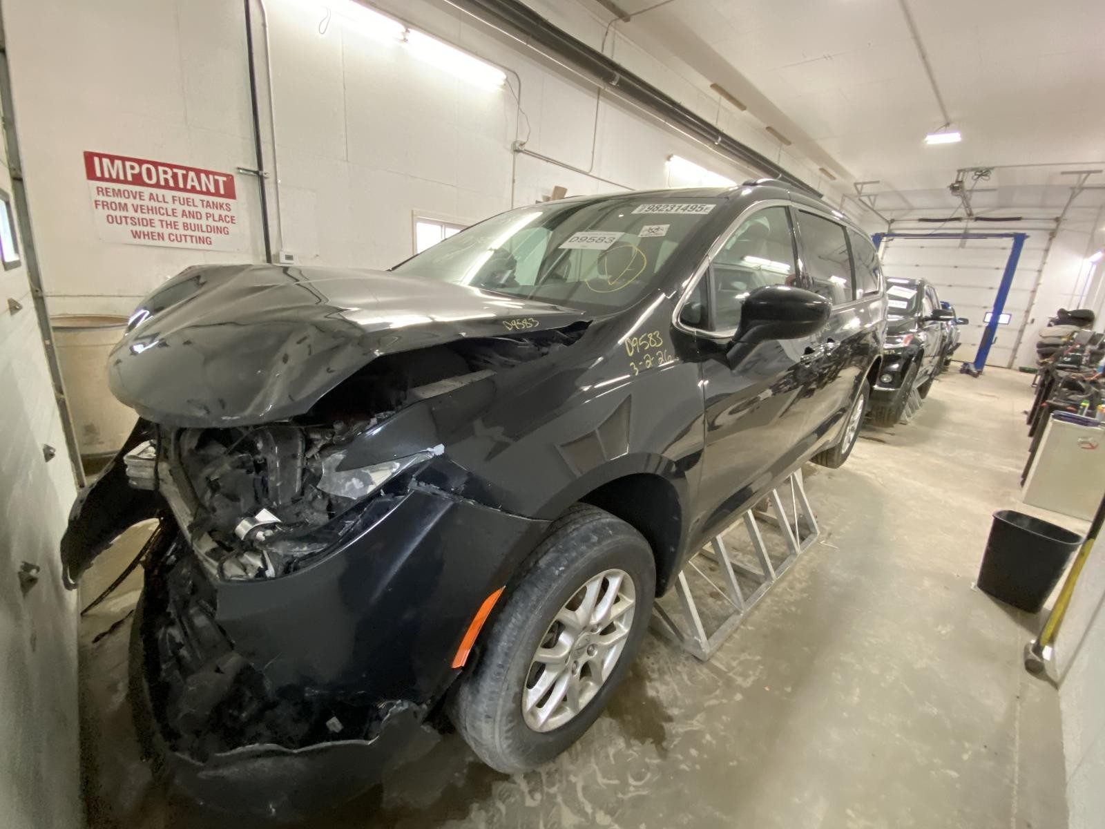 Used Floor Jack fits: 2021 Chrysler Voyager Grade A