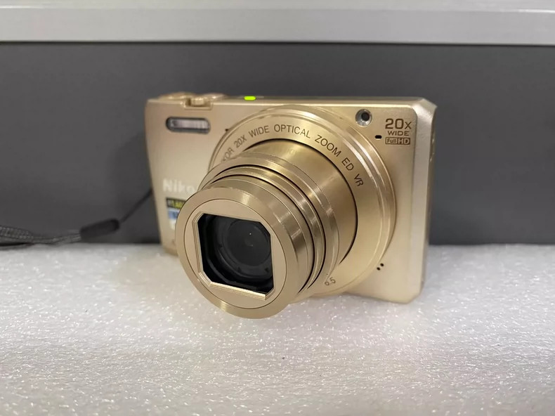 Nikon COOLPIX S7000 16.0MP 20x Digital Camera Operation Confirmed gold CCD