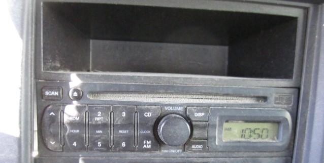 Replaces 2013 ISUZU NPR HD RADIO AM/FM/CD ,  MD