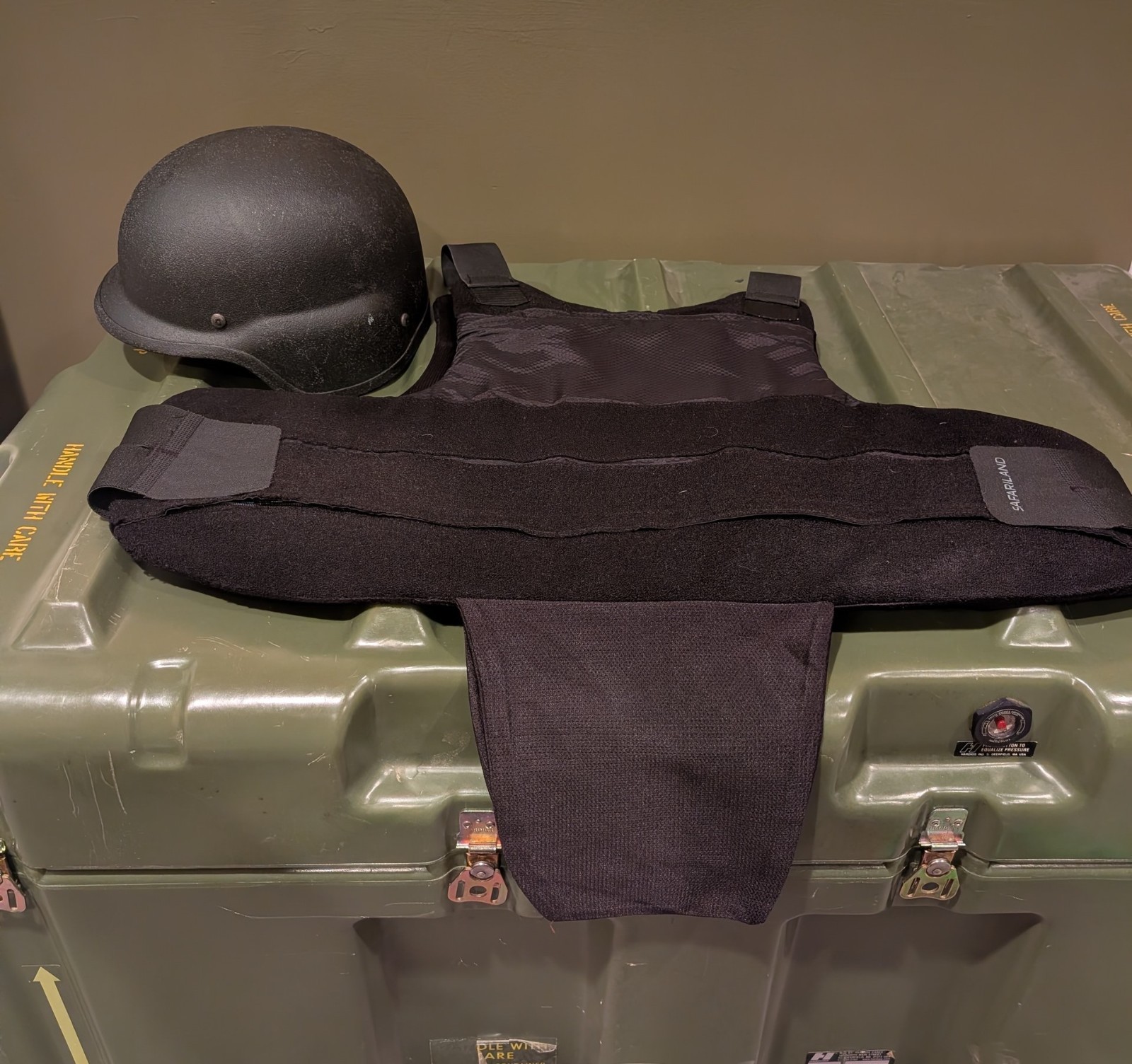 Large Ballistic Helmet And 2XL Bullet Proof Vest Body Armor Kit Made With Kevlar
