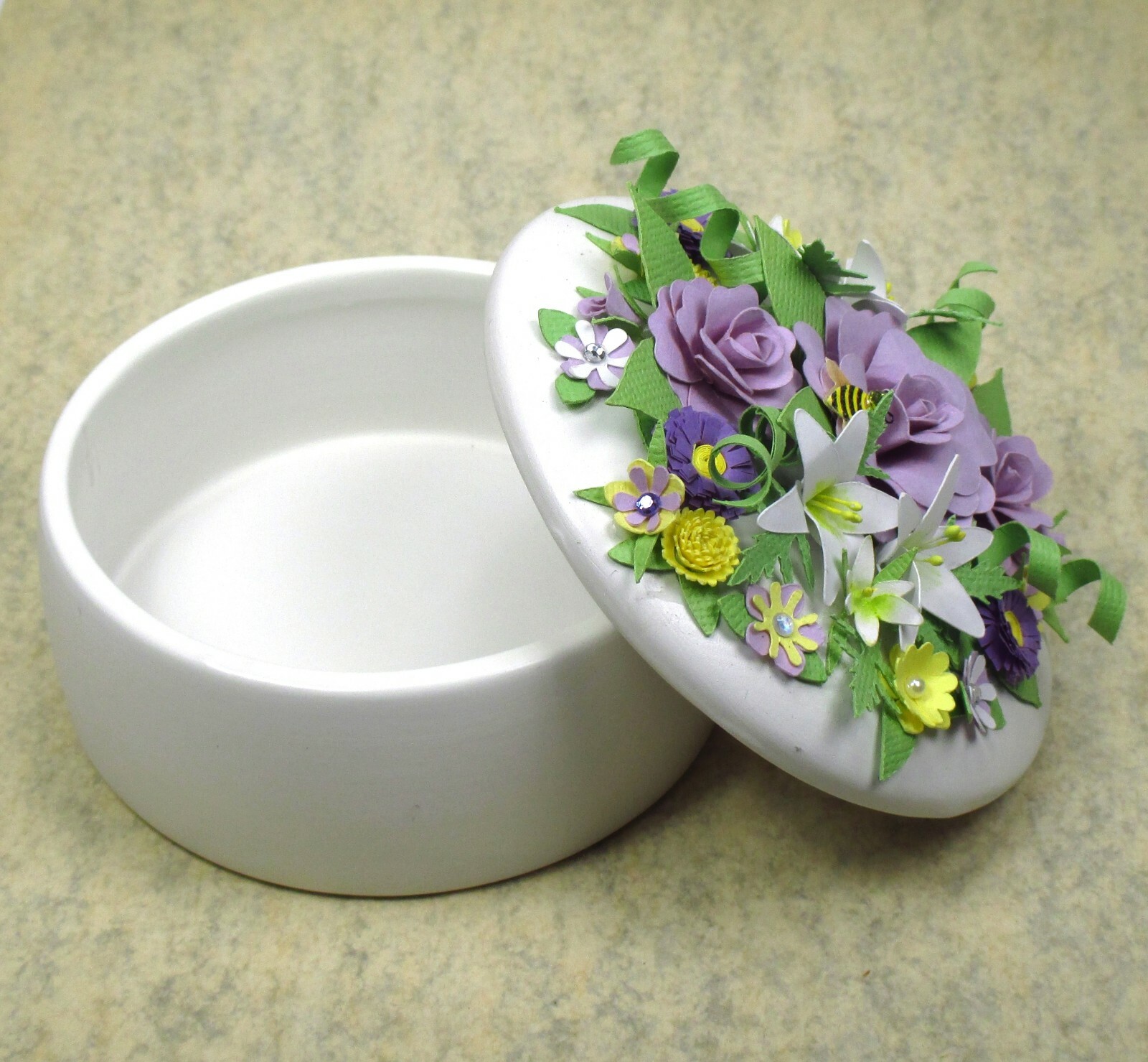 WMH Handmade Paper Flower Embellished Ceramic Vanity Dish With Lid Keepsake