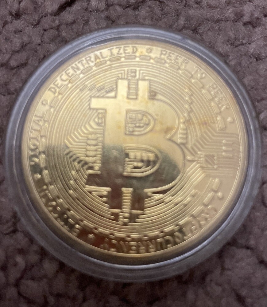 Bitcoin Replica gold coin 1 oz. Gold Color. Collector Item Cryptocurrency.