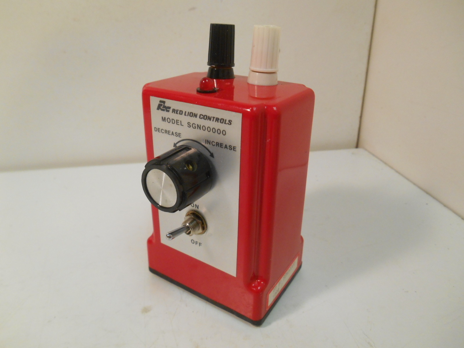 New Red Lion SGN00000 Signal Generator