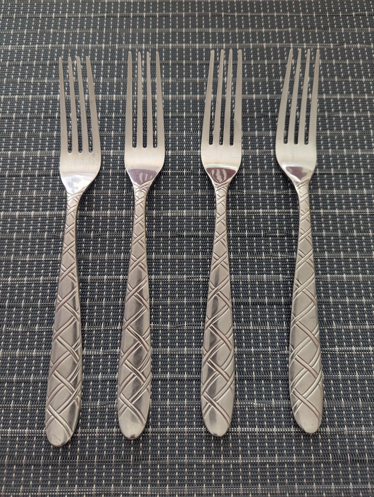 Cambridge Stainless Jasmine Sand Cross Hatch Flatware 4 Dinner Forks
