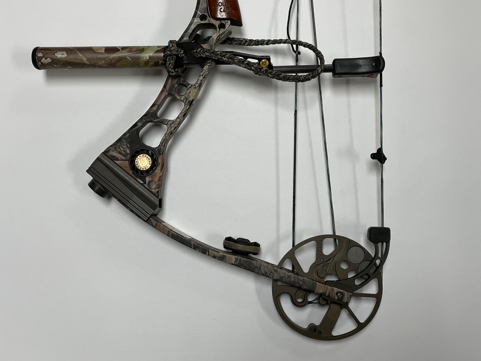 Matthews Switchback RH Compound Bow w/ Spot Hogg Sight - 70#, 35.5" Cable Length