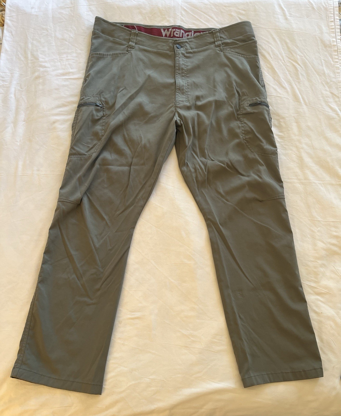 Wrangler Men’s Khaki Green Comfort Waist Performance Pants Size 42 X 30