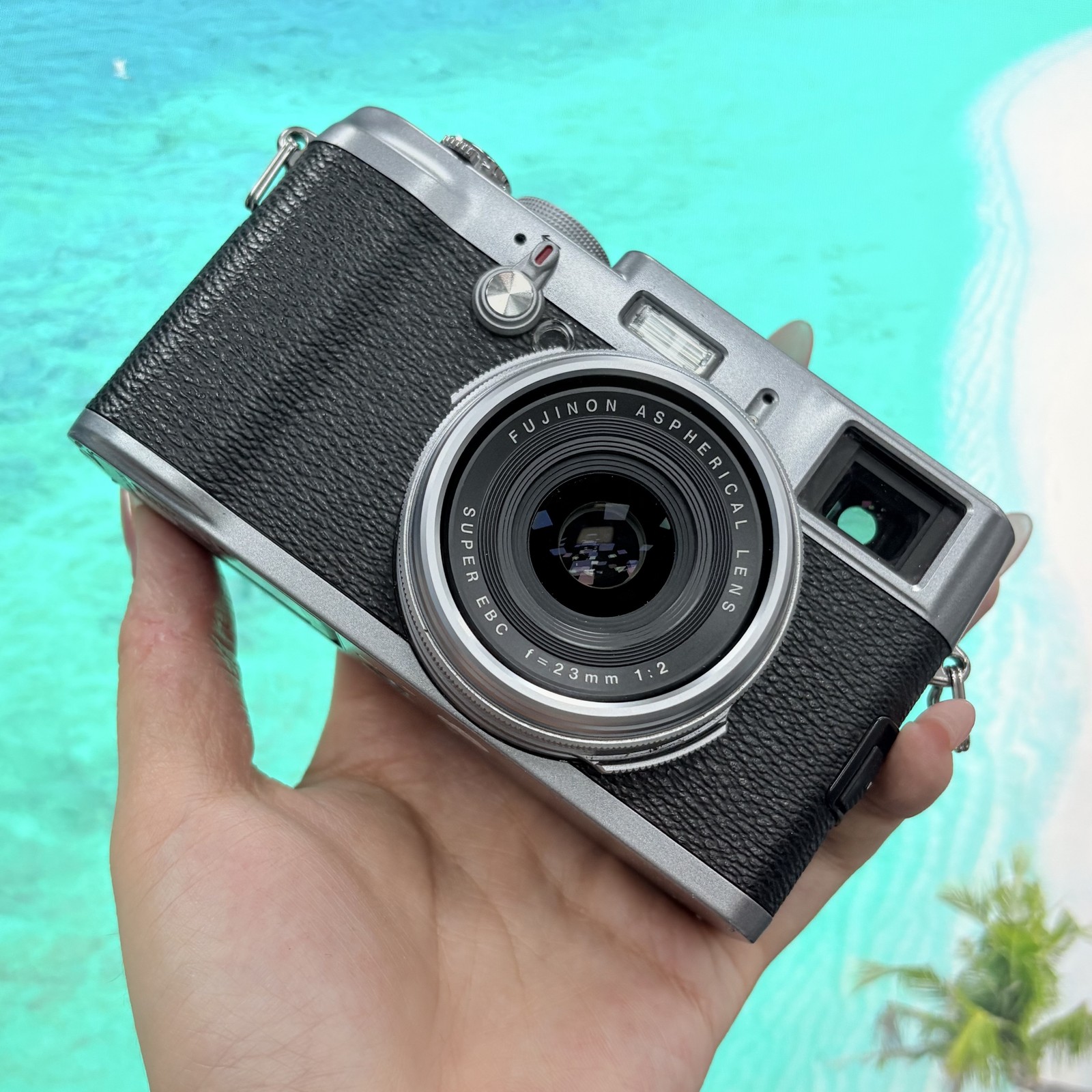Fujifilm X100 APS-C Digital Camera 12.3MP 4x Optical Zoom Viewfinder CMOS Sensor