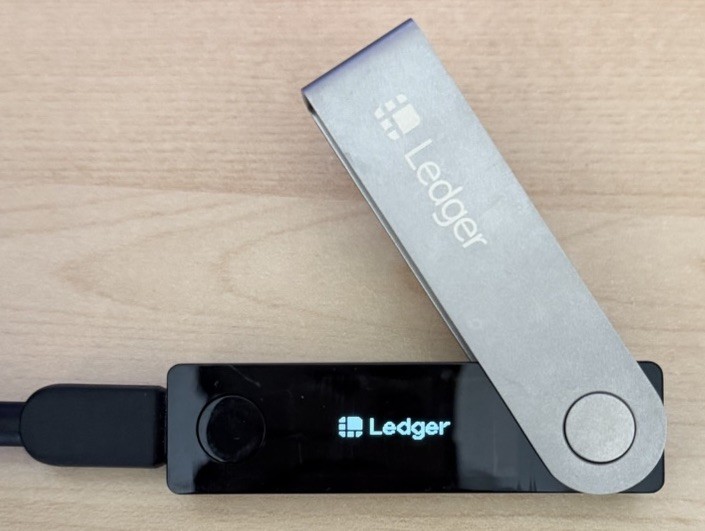 Ledger Nano X Crypto Hardware Wallet Signer Secure Bluetooth Bitcoin Used *READ*