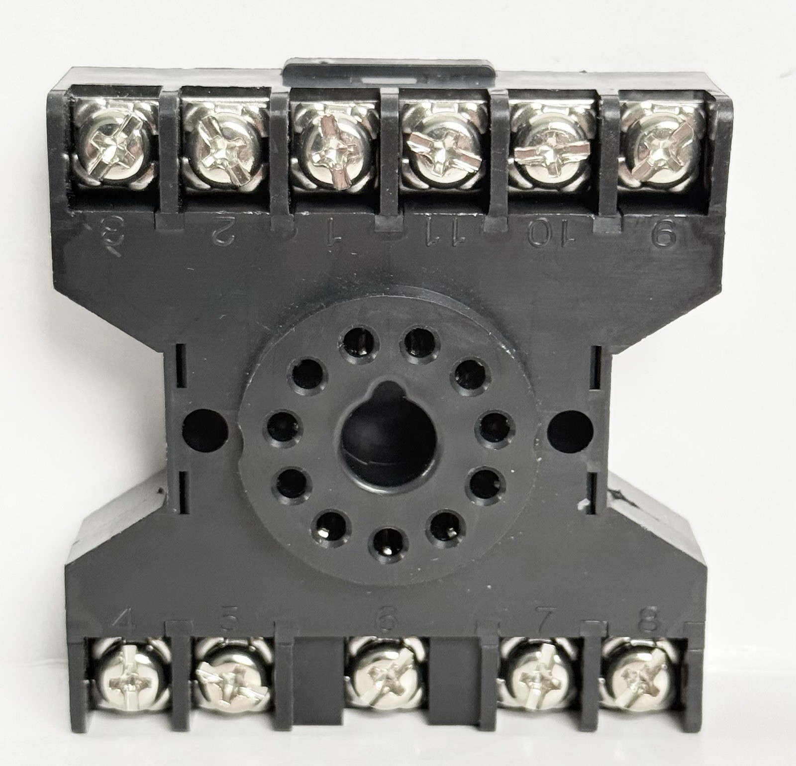 IDEC SR3P-06 96Y01 DIN Rail Relay Base 11 Pins (LOT OF 4)