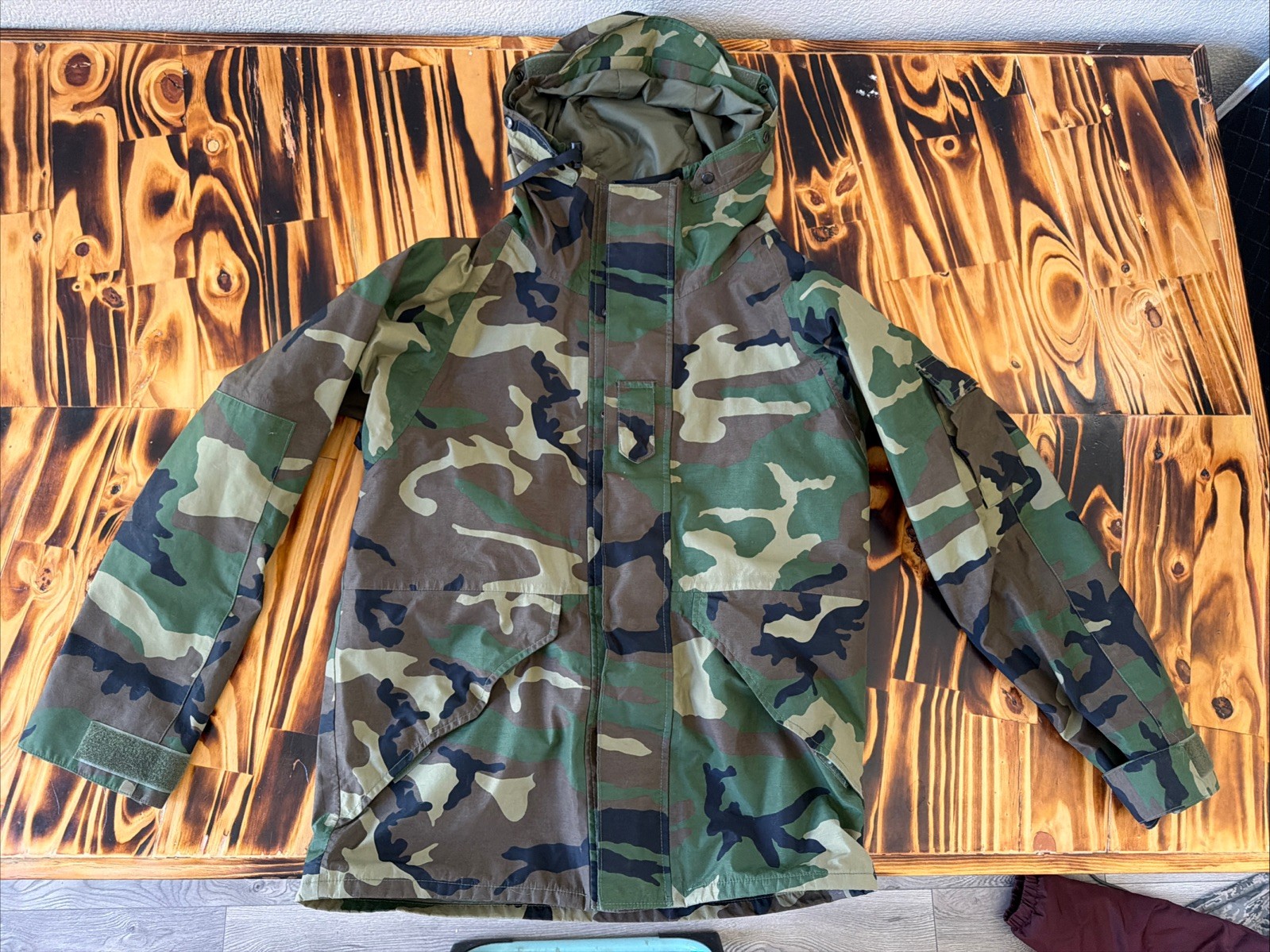 Authentic U.S. Military ECWCS Woodland Gore-Tex Parka – Small Regular  Authentic