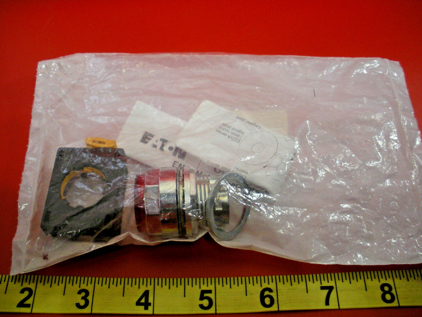 Cutler Hammer EM22T2 Red Illuminated Ext. Pushbutton Switch Operator Eaton New