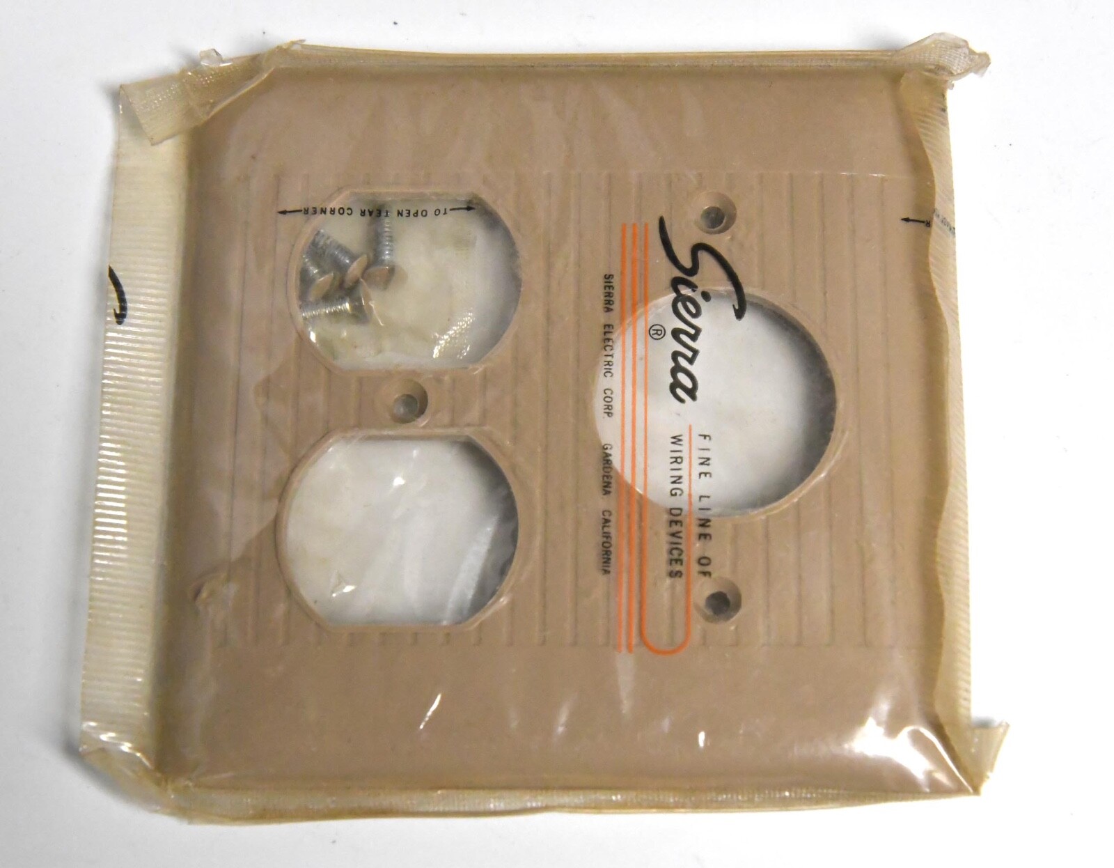 VINTAGE SIERRA  NOS LIGHT BROWN PLASTIC BAKELITE DOUBLE SWITCH  PLATE COVER