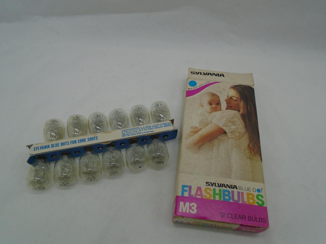 1 box Sylvania Blue Dot Flashcubes 12 clear M3 Sealed