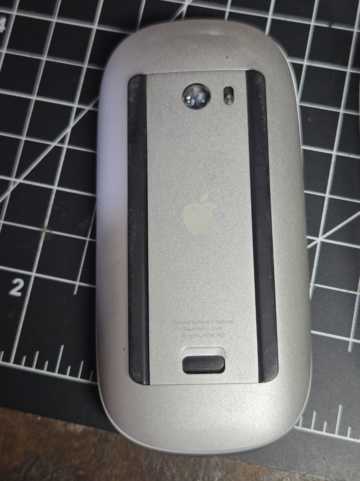 Apple A1296 Wireless Tactile/Multi-Touch Mouse - MB829LL/A