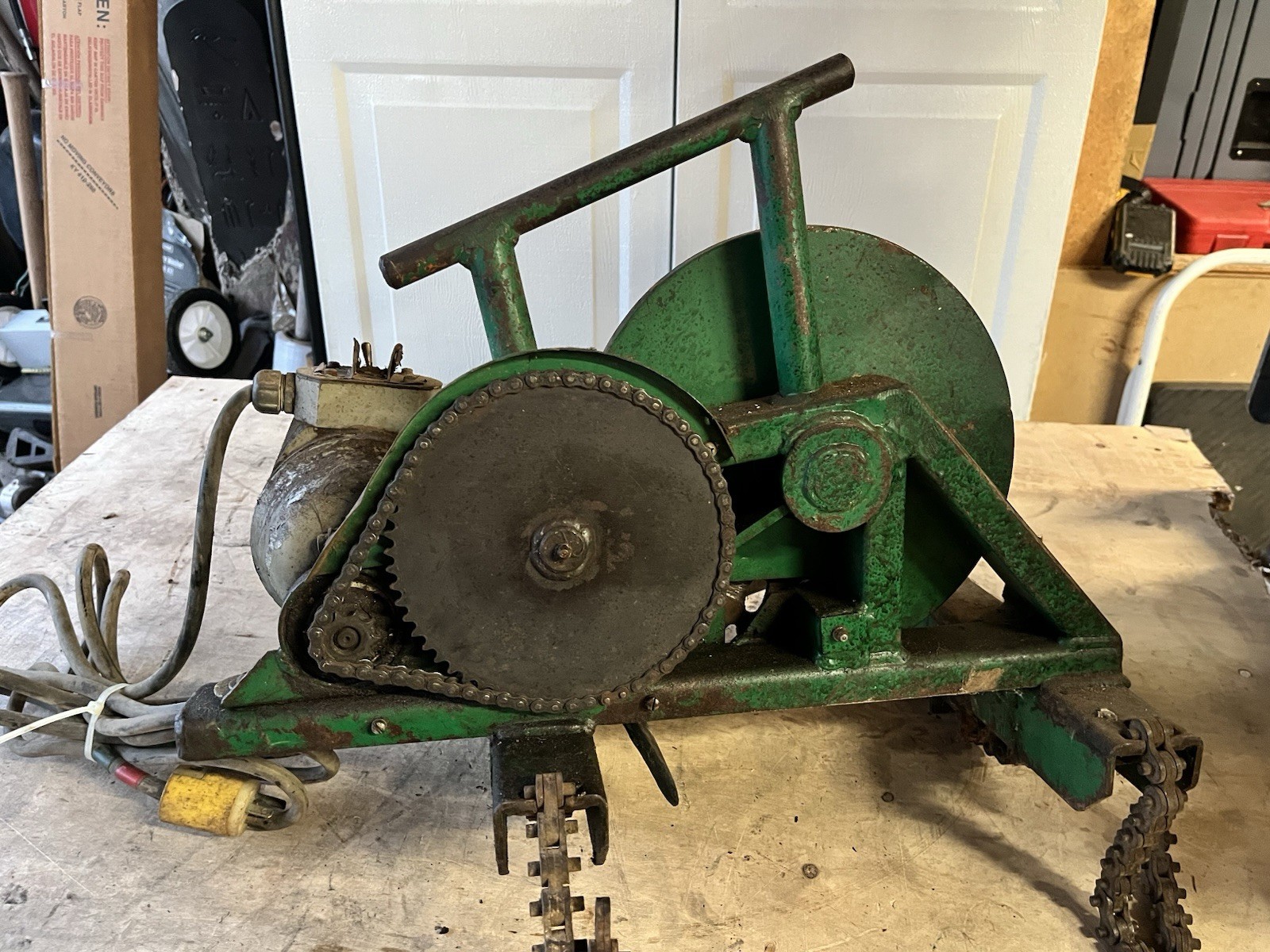 Greenlee 640 4000lb Tugger Wire Cable Puller W/ Chains Used Missing Inner Chain