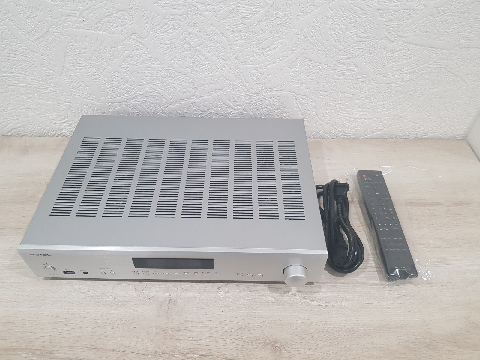 Rotel - A12MKII 60W 2-Ch Integrated Stereo Amplifier - Silver