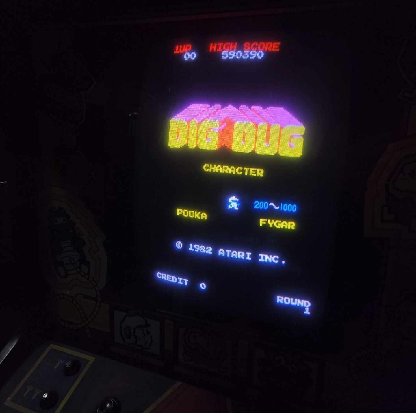 WORKING ORIGINAL - DIG DUG CLASSIC ARCADE GAME STAND UP MACHINE by ATARI 1980's