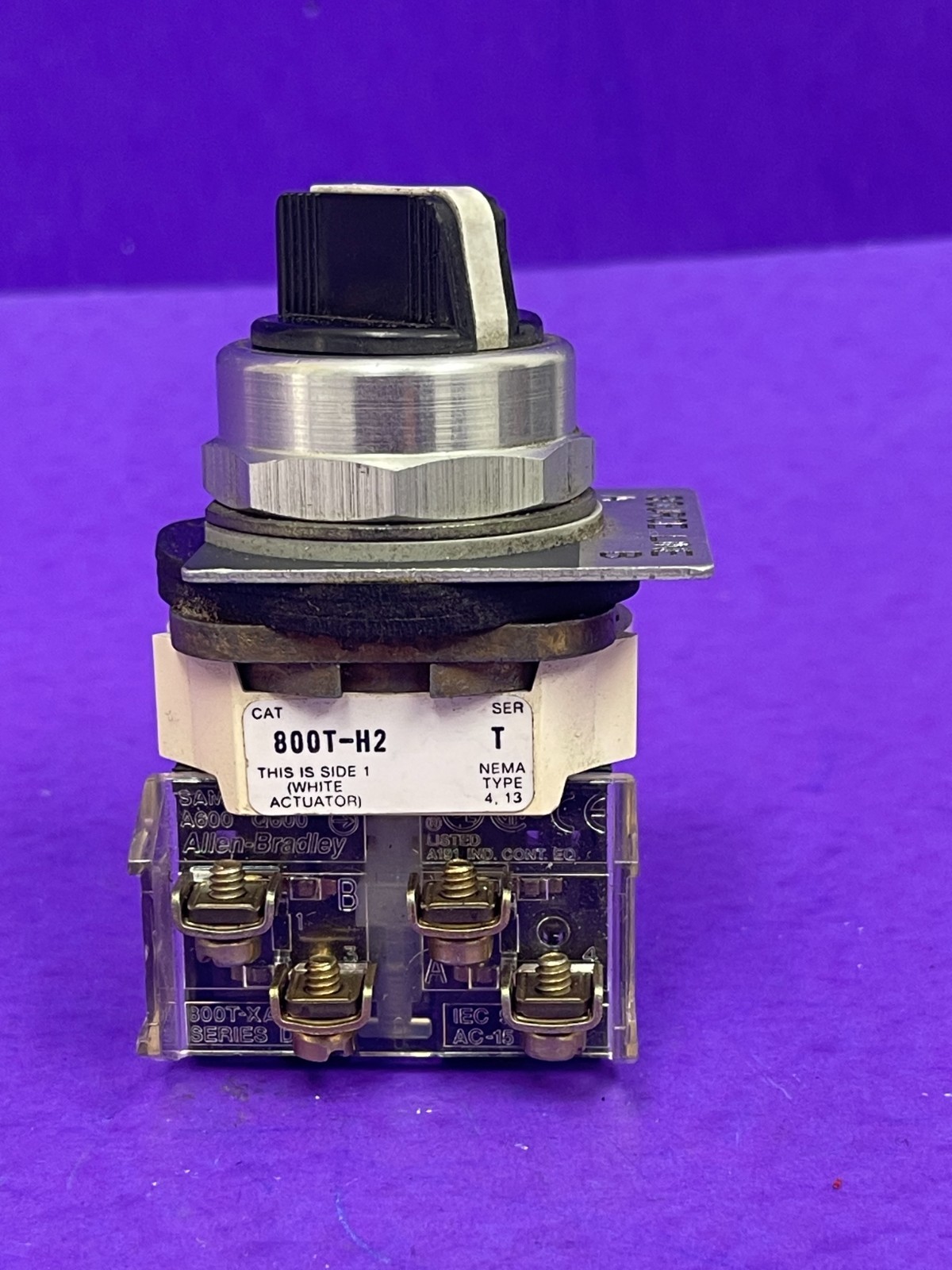 Allen Bradley 800T-H2 Ser T 2-Position Selector Switch w/800 T-XA Series D