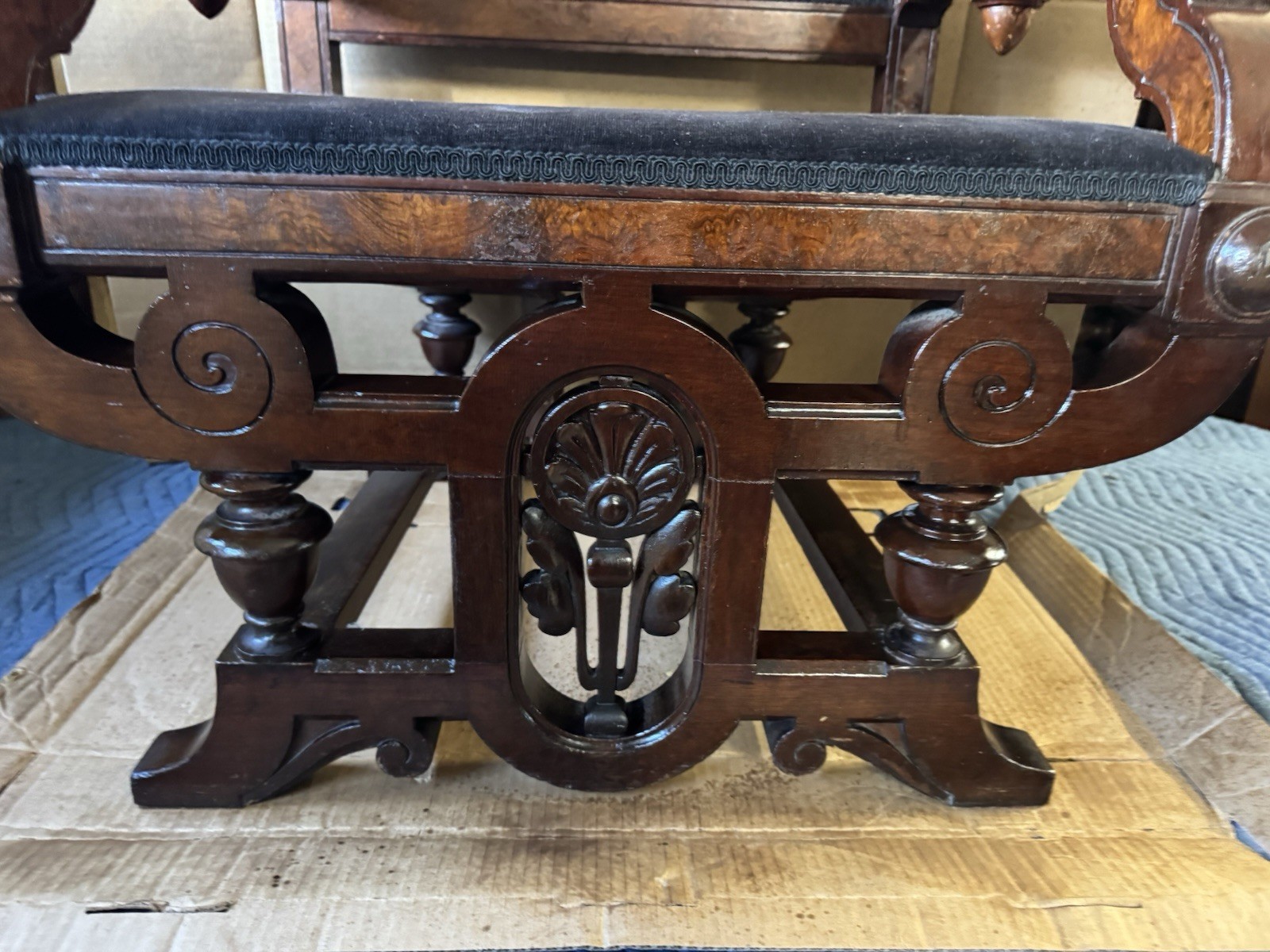 RENAISSANCE WALNUT LION HEAD ARM PHOTOGRAPHERS CHAIR