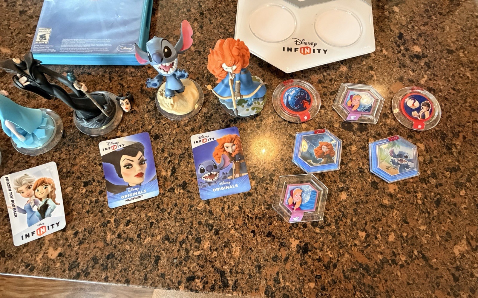 Wii U Disney Infinity 2.0 Bundle Game, Base, Characters