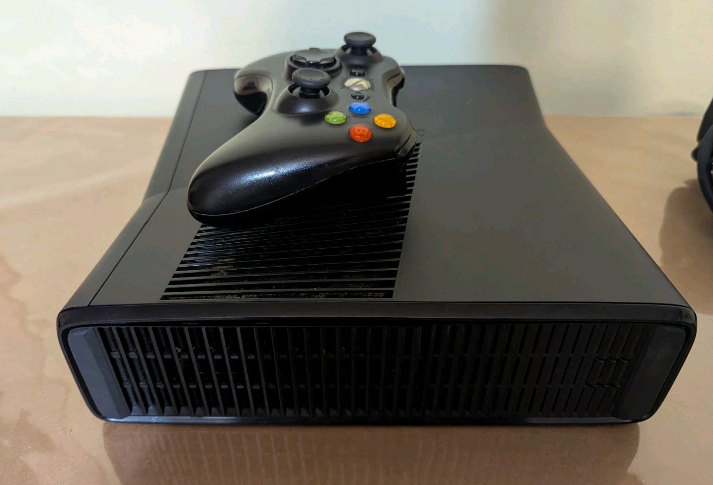 Microsoft Xbox 360 Slim Black System Console 4GB Controller Cords TESTED