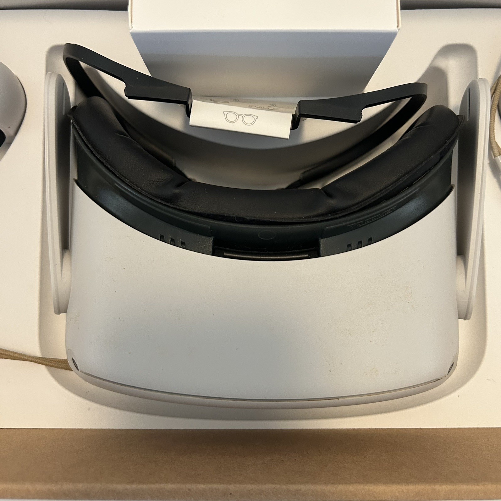Oculus Quest2 VR Gaming Headset White 64GB w/ Elite Strap BUNDLE Excellent