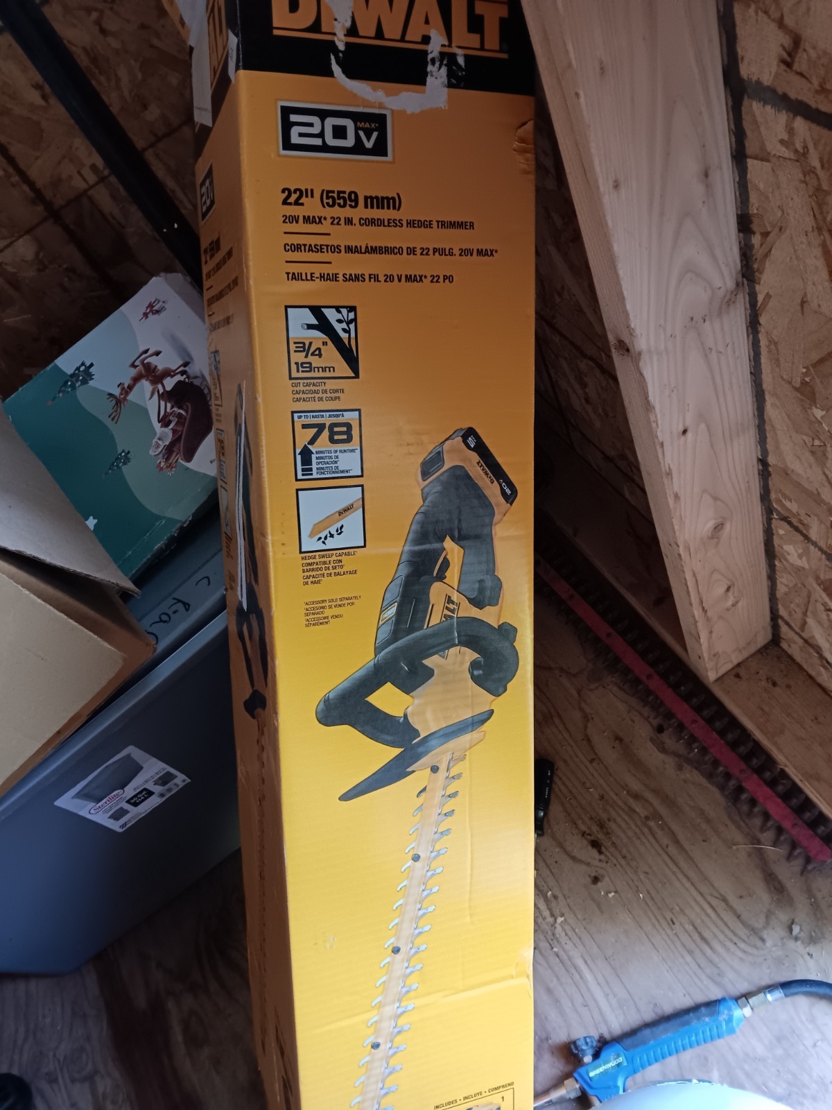 DEWALT FLEXVOLT 60V Brushless 15in String + 20V 22in Hedge Trimmer Set