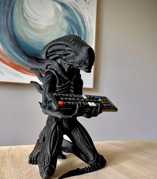 ALIEN controller stand for Playstation and Xbox