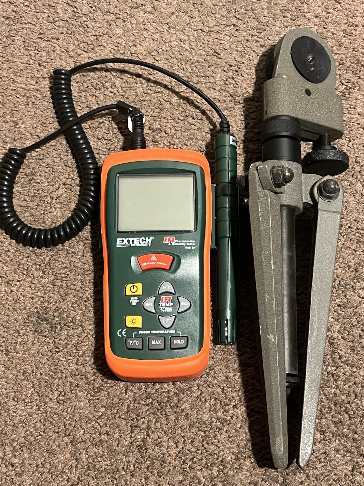 Extech Instruments IR Temperature And Humidity Meter RH101 w/ tripod