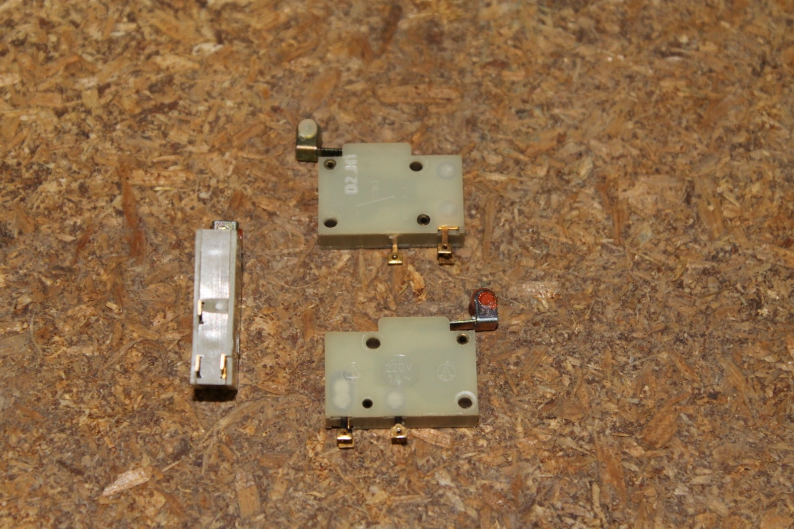 2 pcs GDR Robotron micro pushbutton button D2H1 D2.H1 IP40 220V ~ 1A #AS-A05