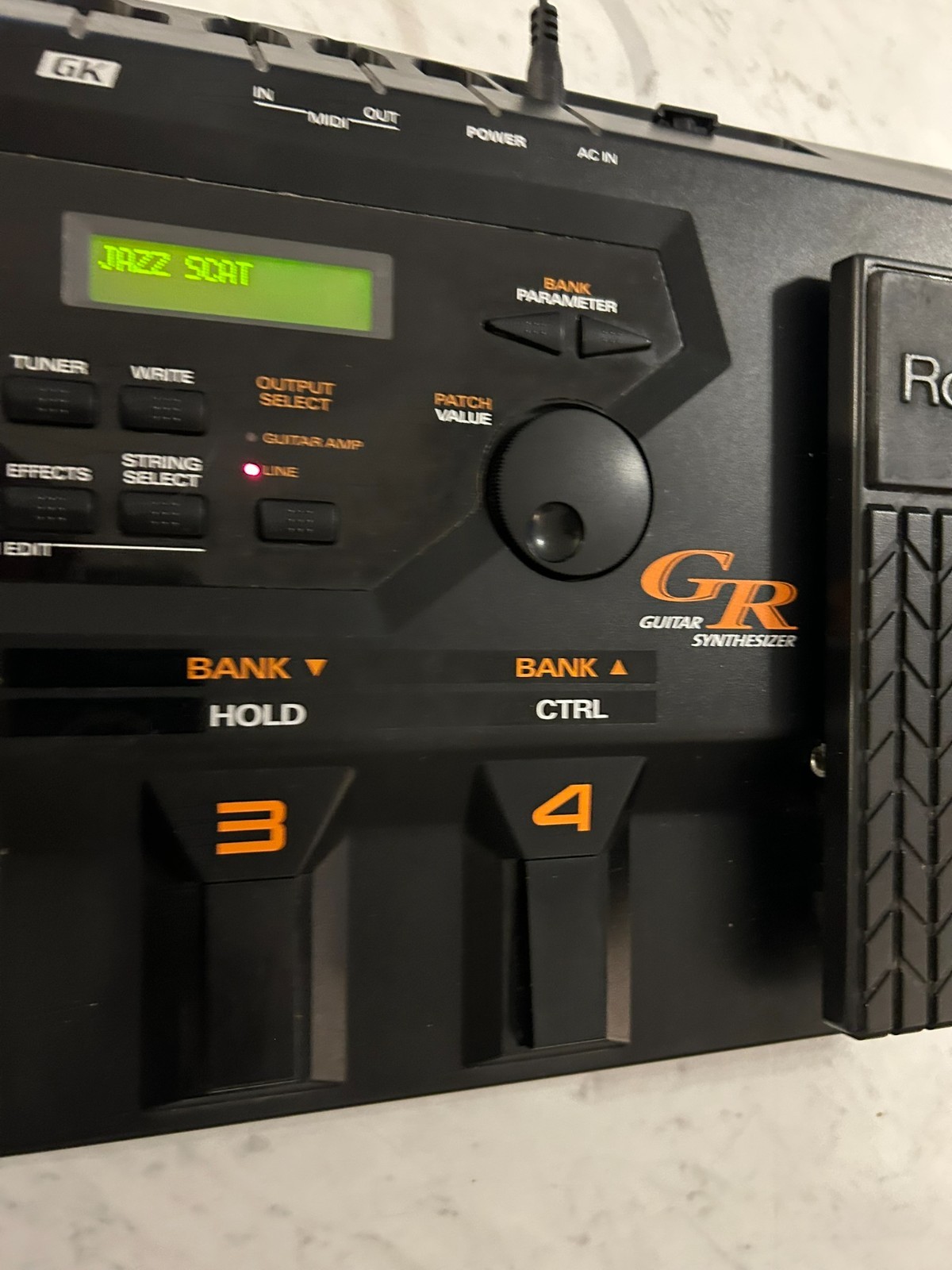 Roland GR33