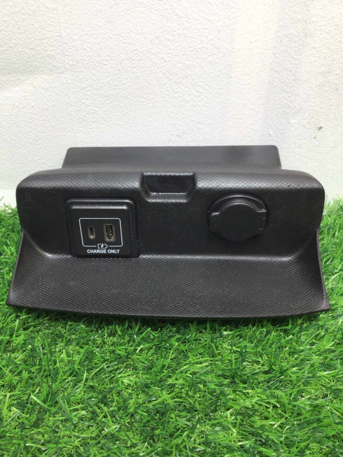 ✅ 2020 INFINITI QX60 Rear Console USB Power Outlet  Pn:25381‑5CA0A OEM