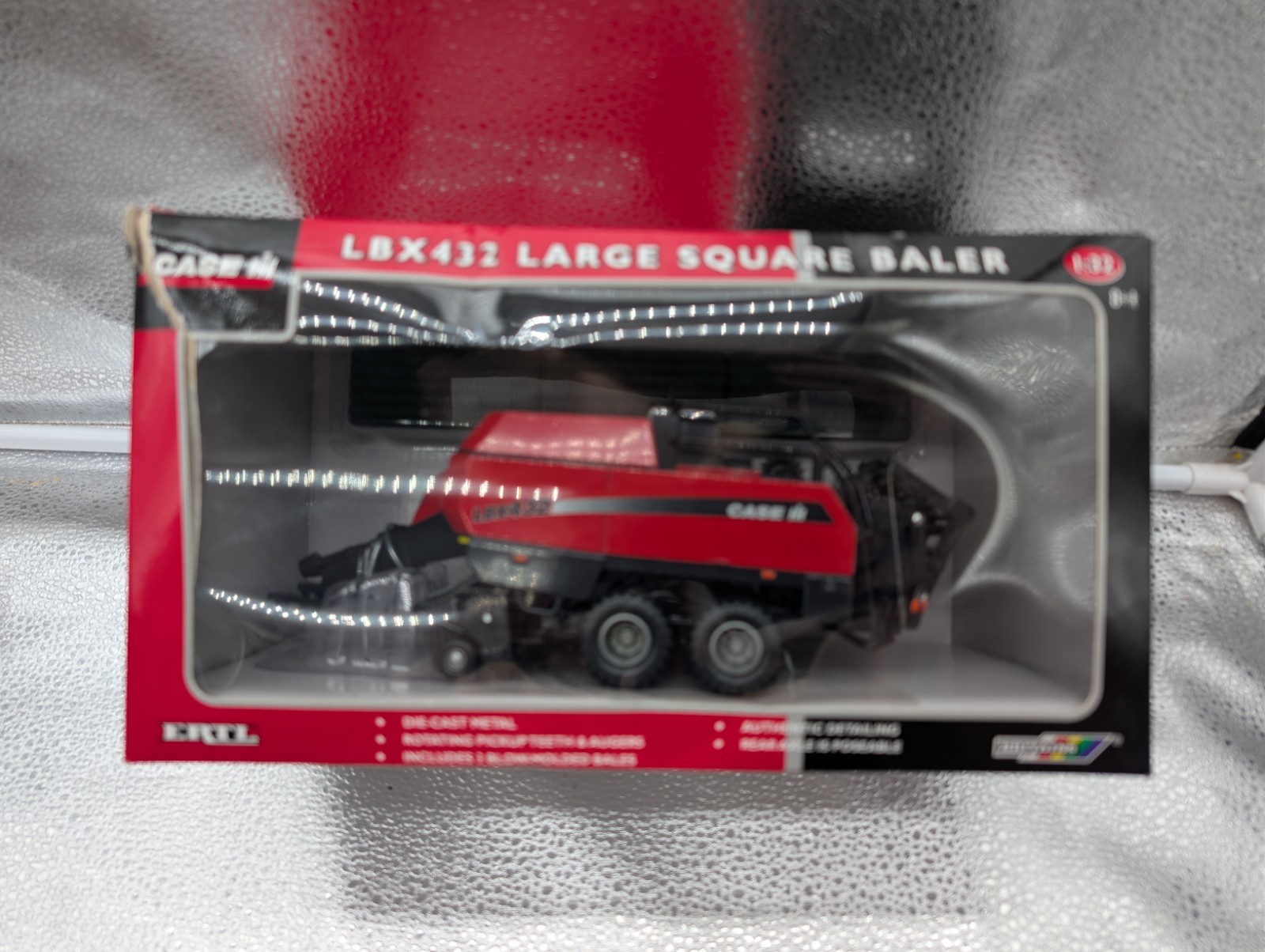 BRITAINS CASE INTERNATIONAL LBX 432 LARGE SQUARE HAY BALER 14314  1/32  N-MINT