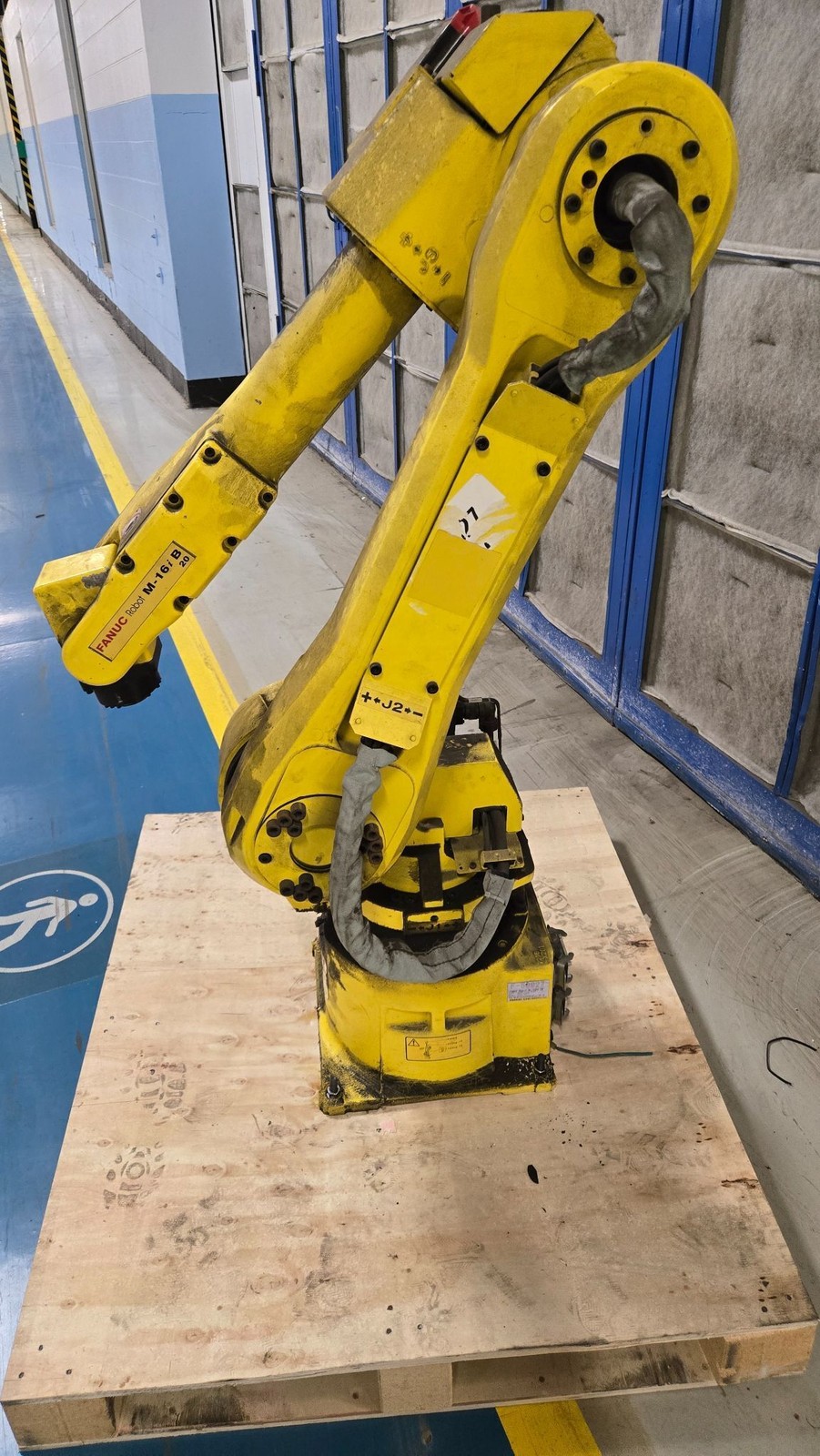 FANUC M‑16iB/20 Complete w/ R‑J3iB Controller USED