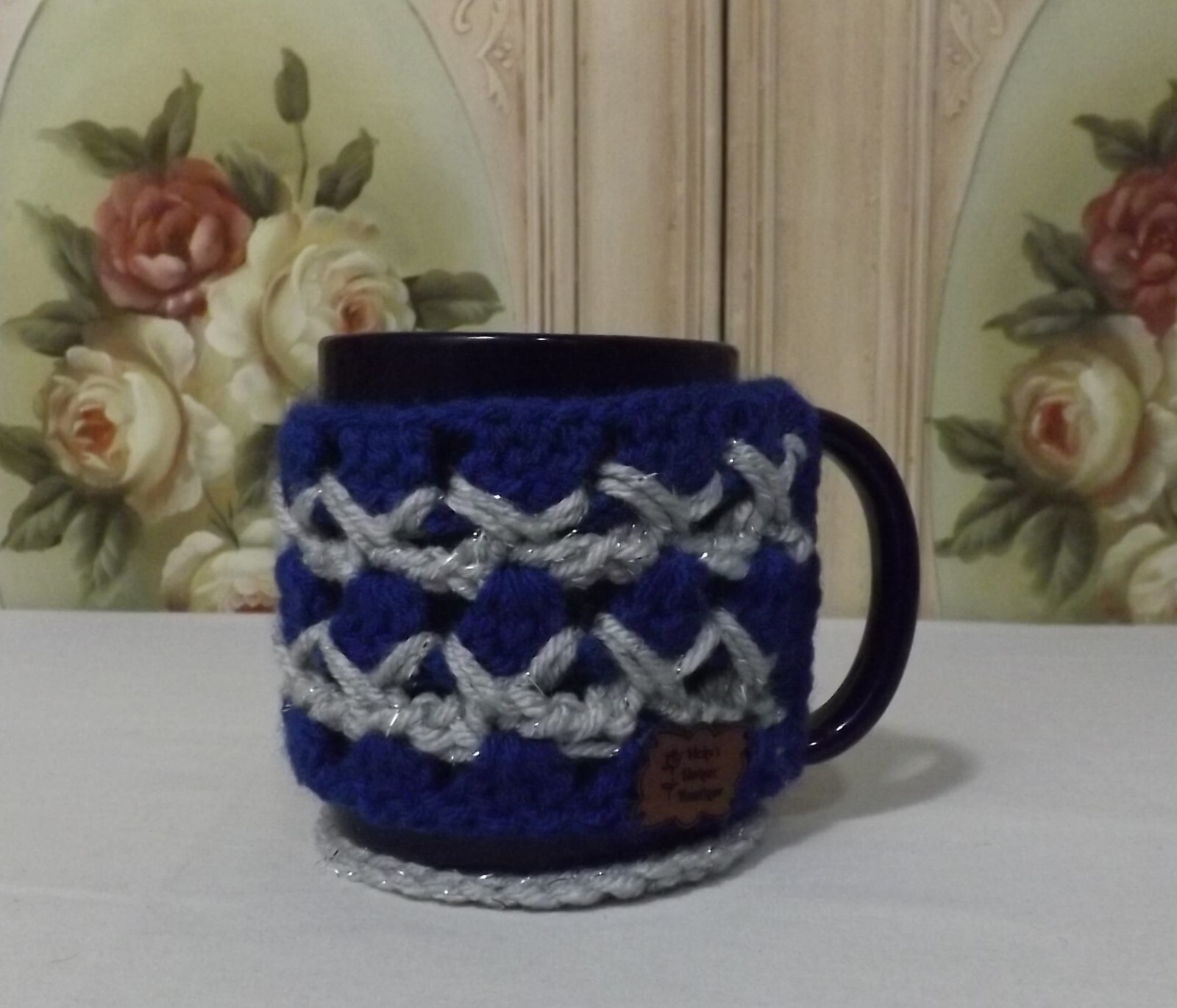 #8255 PRETTY! NEW HAND CROCHETED MUG WARMER & COASTER WITH 12 OZ. MUG!