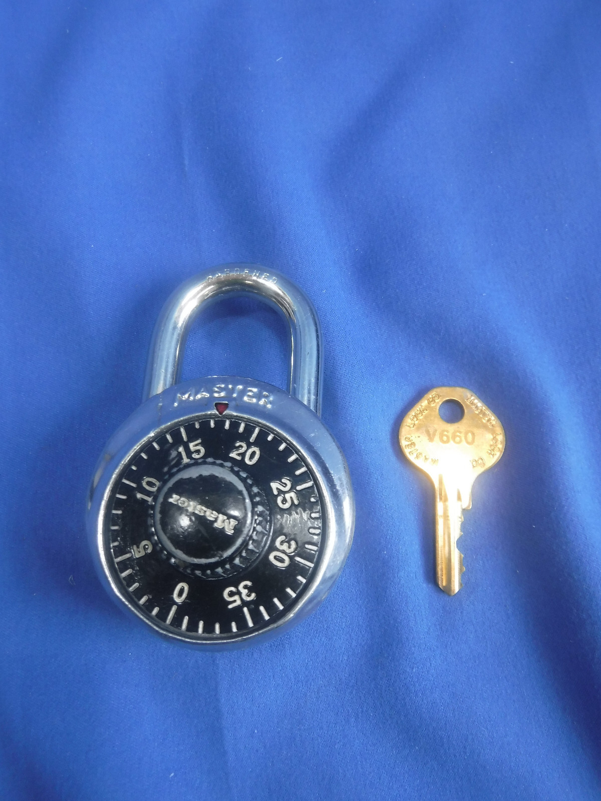 ONE Master Lock PRE-OWNED/USED Combination Black Padlock 1525 Lock With Key!