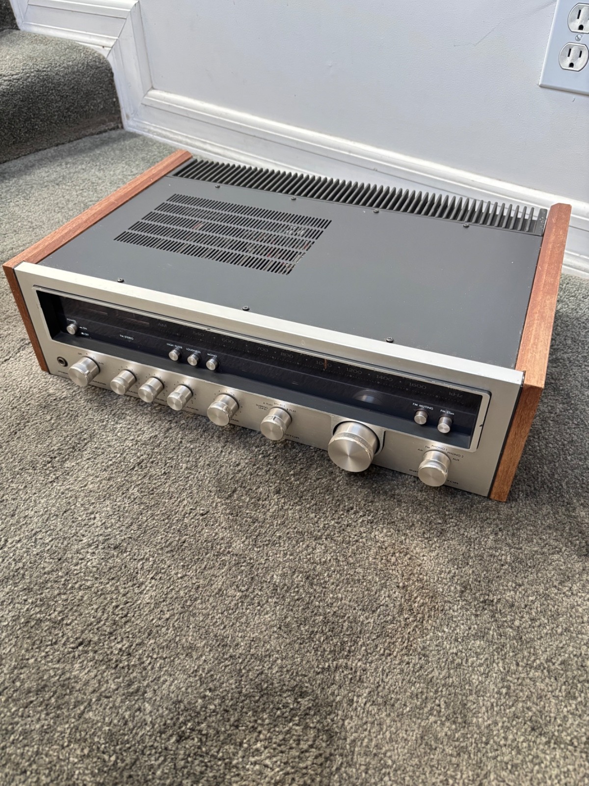 Kenwood KR-5600 Stereo Receiver Head UNTESTED AS IS FOR PARTS/REPAIR READ BELOW!