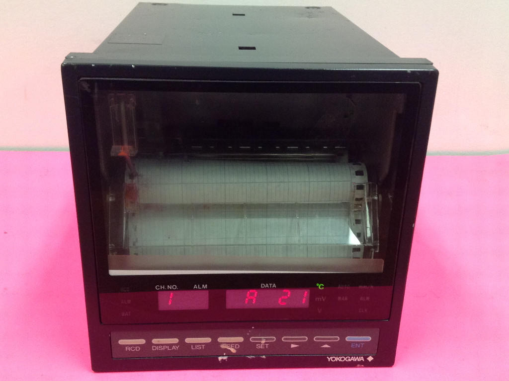 Yokogawa - Model: 4262 - uR 100T - Chart Recorder