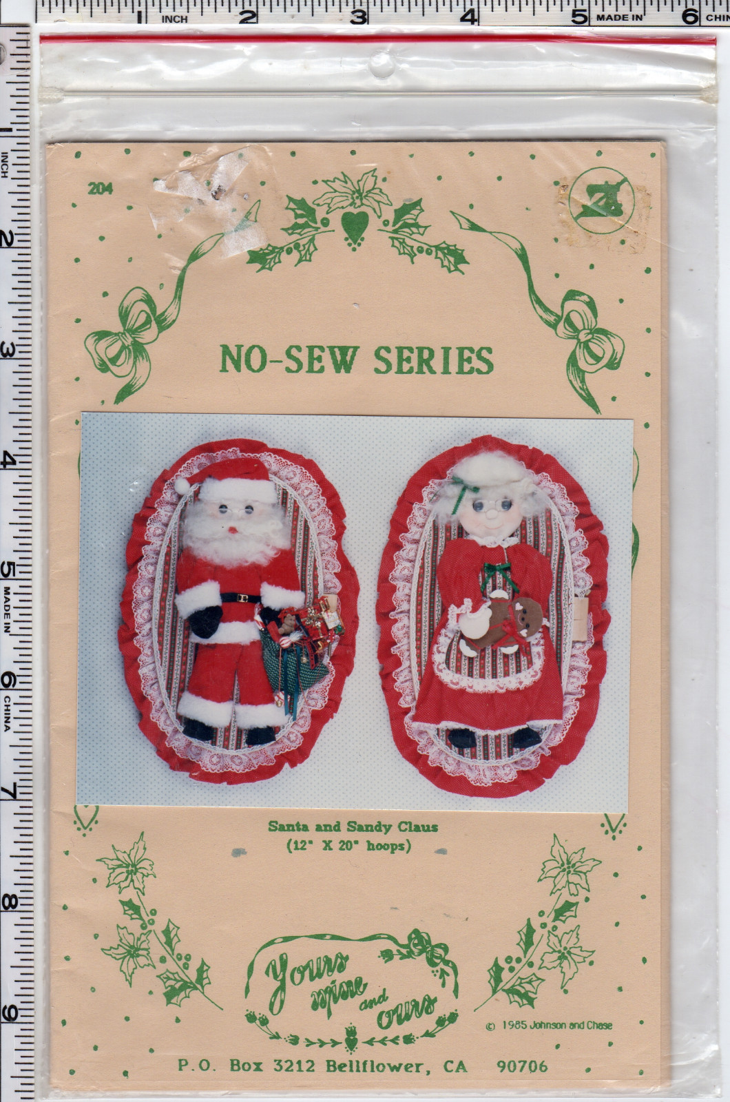 "Santa & Sandy Claus" ©1985 Yours, Mine & Ours Applique Hoop Pattern 204 UNCUT
