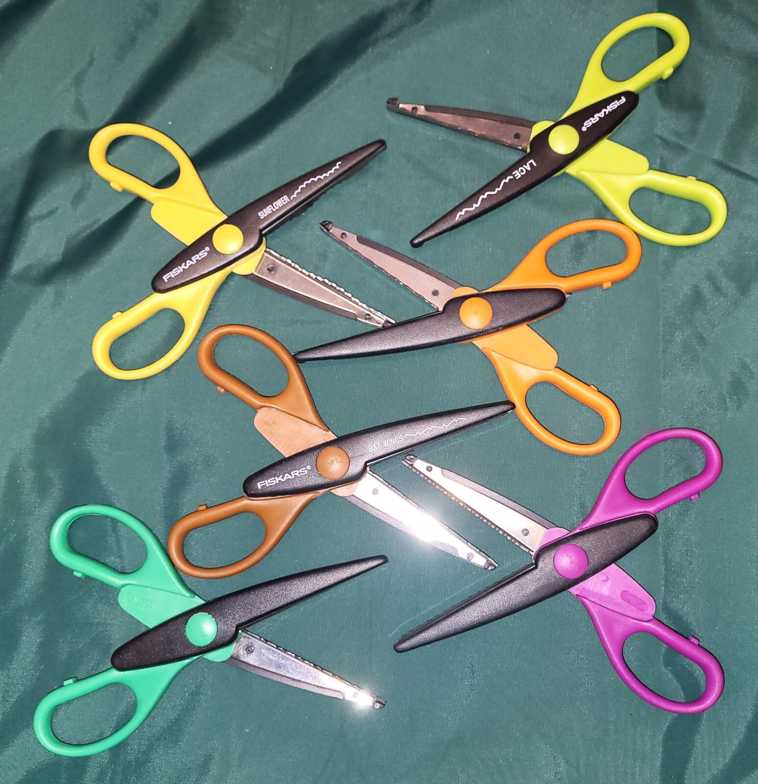 FISKARS Paper Edger Scissors,Set of 18 Patterns,Cutting Craft in Plastic Storage