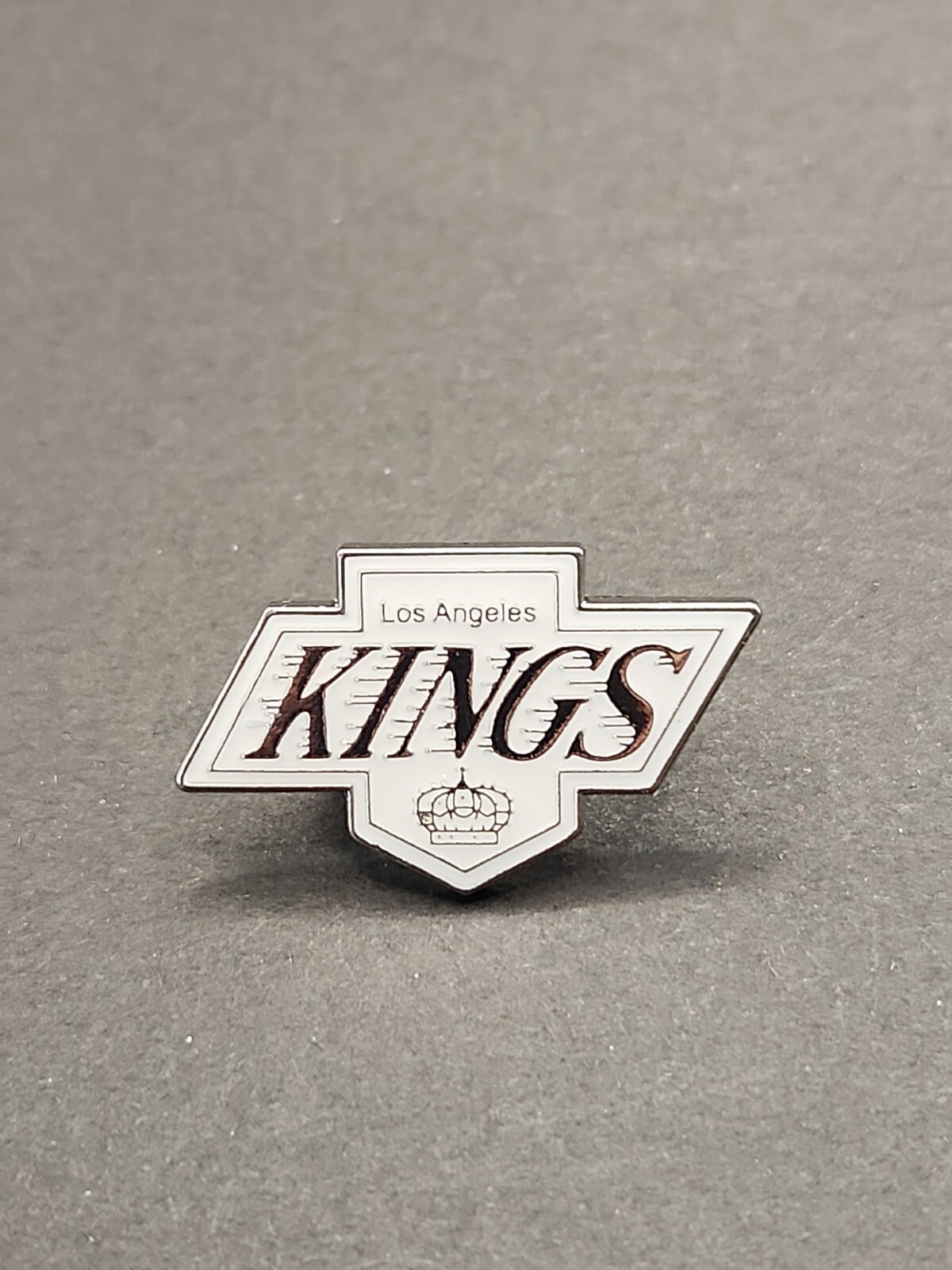 NHL Hockey Team Los Angeles Kings Enamel Lapel Pin, FREE SHIPPING!